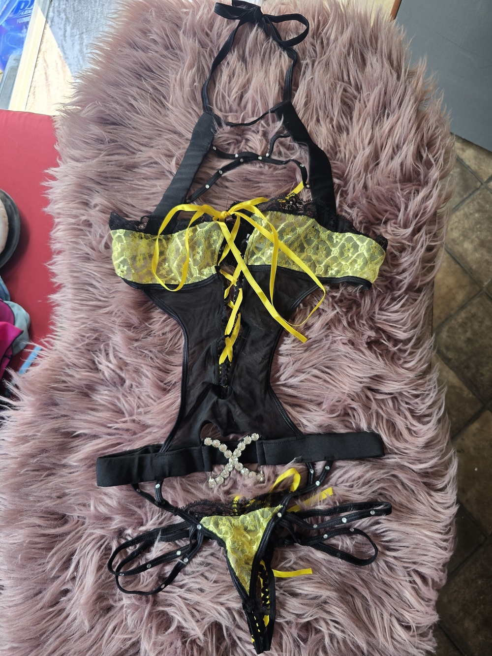 smart & sexy Black and Yellow Lace-Up Teddy Chemise
